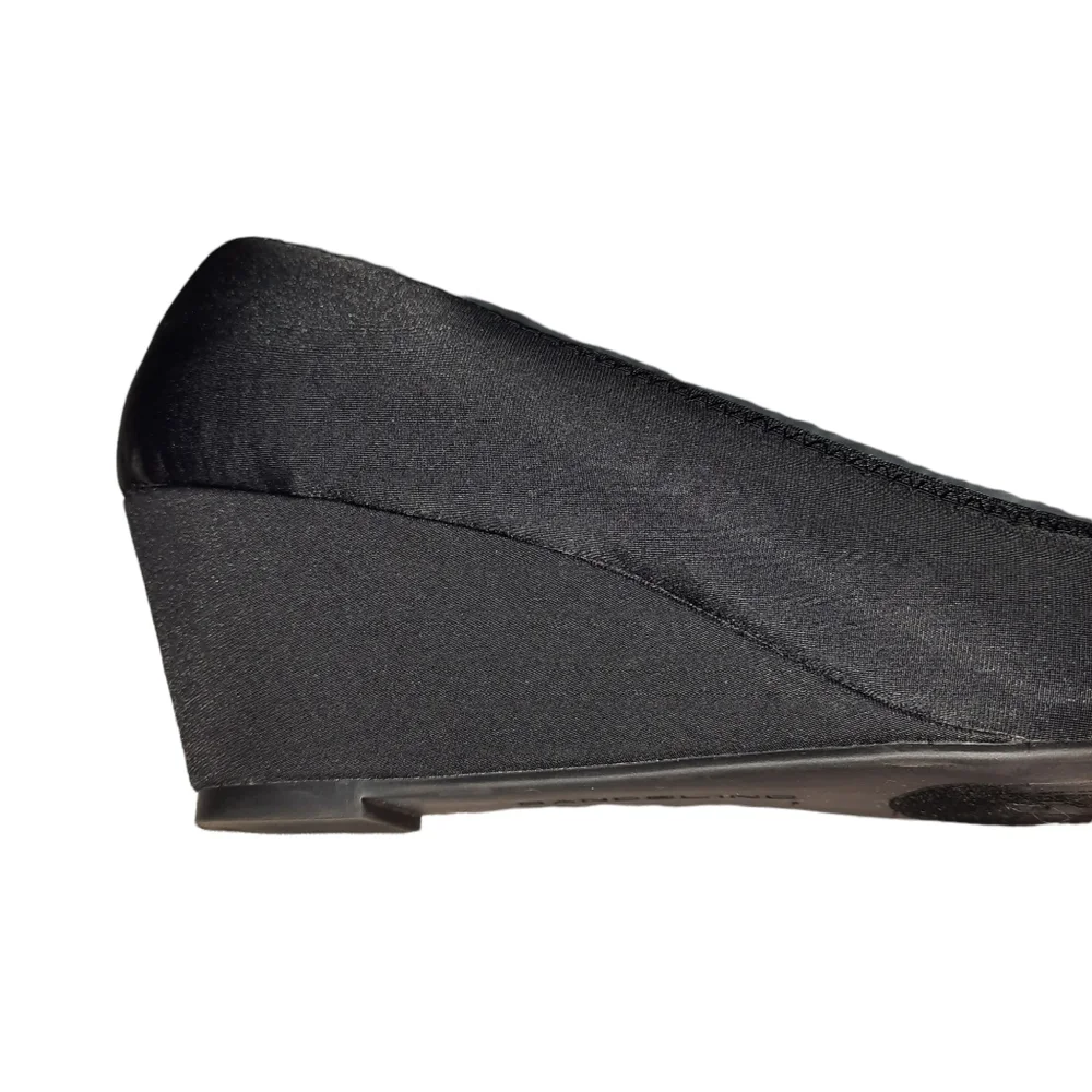 Bandolino Black Satin Chain Wedge Slip-On Homerun SZ 8.5M
